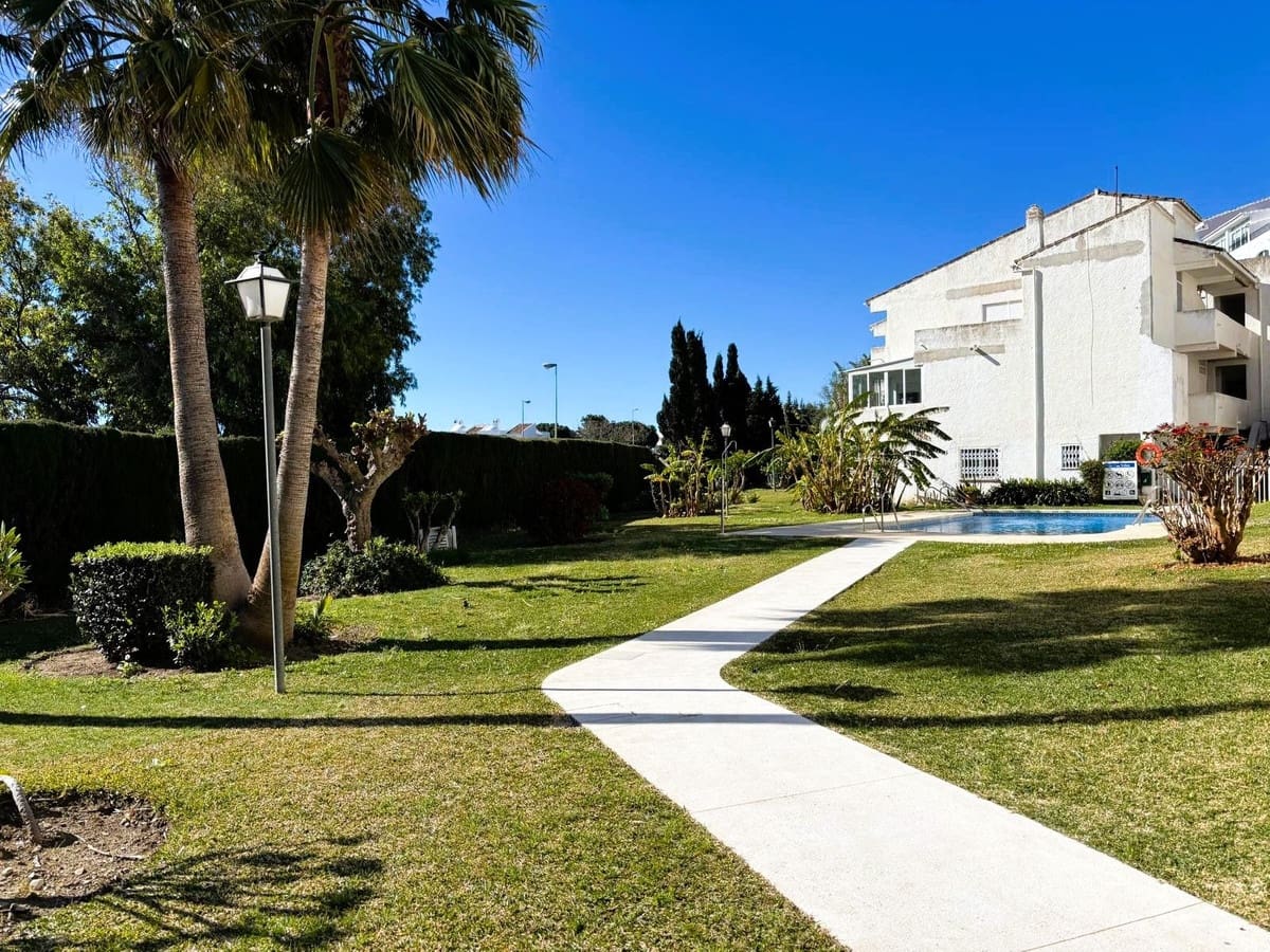 2 slaapkamer Strandappartement te koop in La Cala de Mijas met zwembad - € 379.000 (Ref: 9802759)