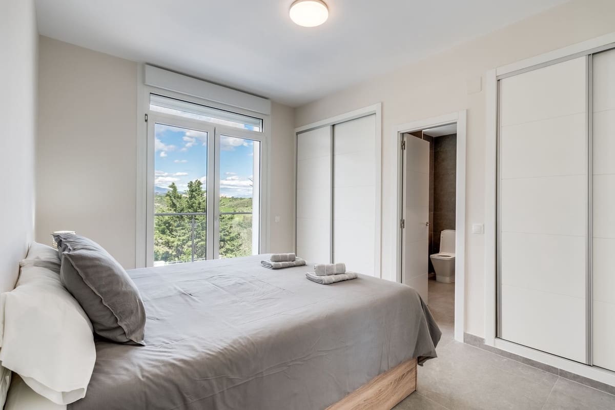 4 makuuhuone Huvila myytävänä paikassa Estepona mukana uima-altaan 
autotalli - 1 150 000 € (Ref: 9802808)