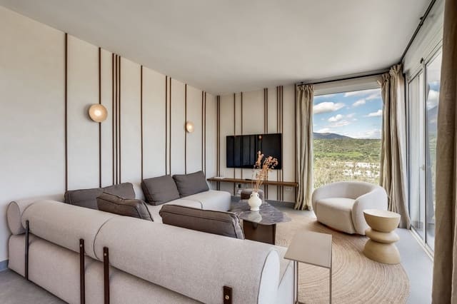 4 makuuhuone Huvila myytävänä paikassa Estepona Golf, Estepona mukana uima-altaan 
autotalli - 1 150 000 € (Ref: 9802808)