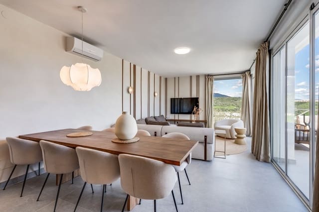 4 makuuhuone Huvila myytävänä paikassa Estepona Golf, Estepona mukana uima-altaan 
autotalli - 1 150 000 € (Ref: 9802808)