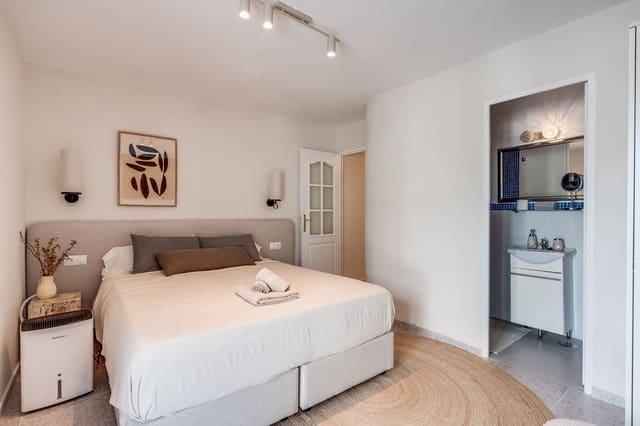 4 makuuhuone Huvila myytävänä paikassa Estepona Golf, Estepona mukana uima-altaan 
autotalli - 1 150 000 € (Ref: 9802808)