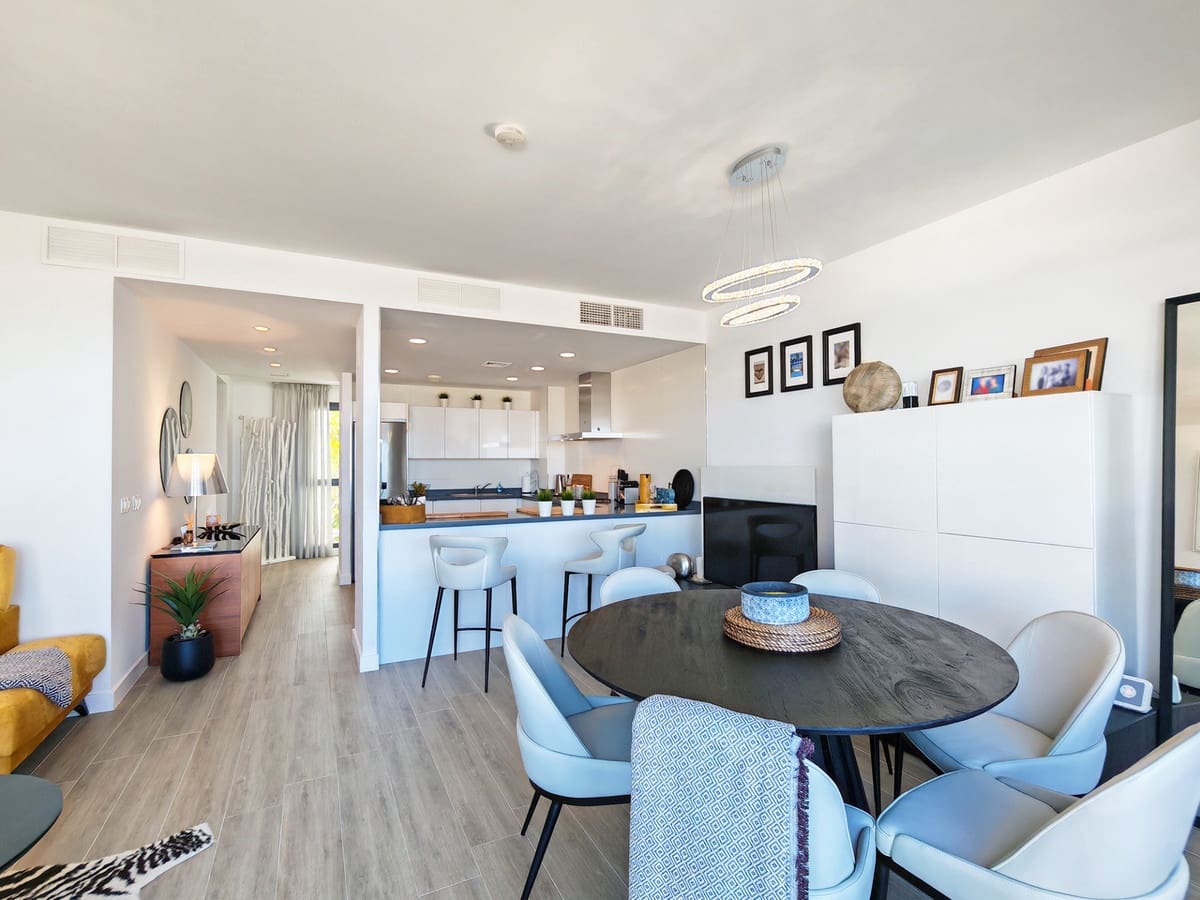 3 chambre Penthouse à vendre à Cabopino avec piscine - 1 050 000 € (Ref: 9802901)