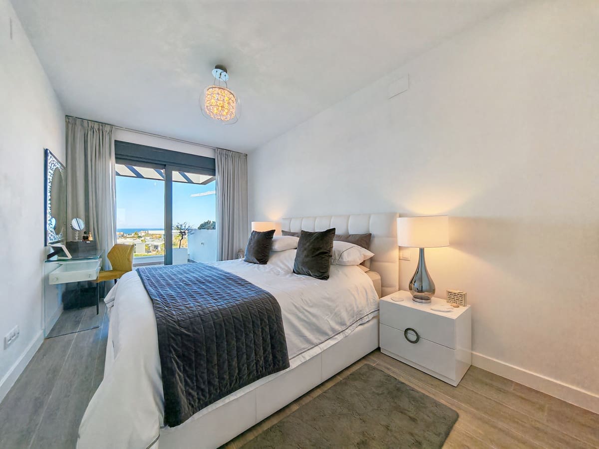 3 chambre Penthouse à vendre à Cabopino avec piscine - 1 050 000 € (Ref: 9802901)