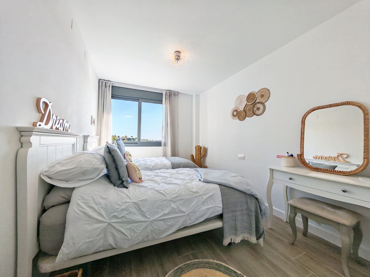 3 chambre Penthouse à vendre à Cabopino avec piscine - 1 050 000 € (Ref: 9802901)