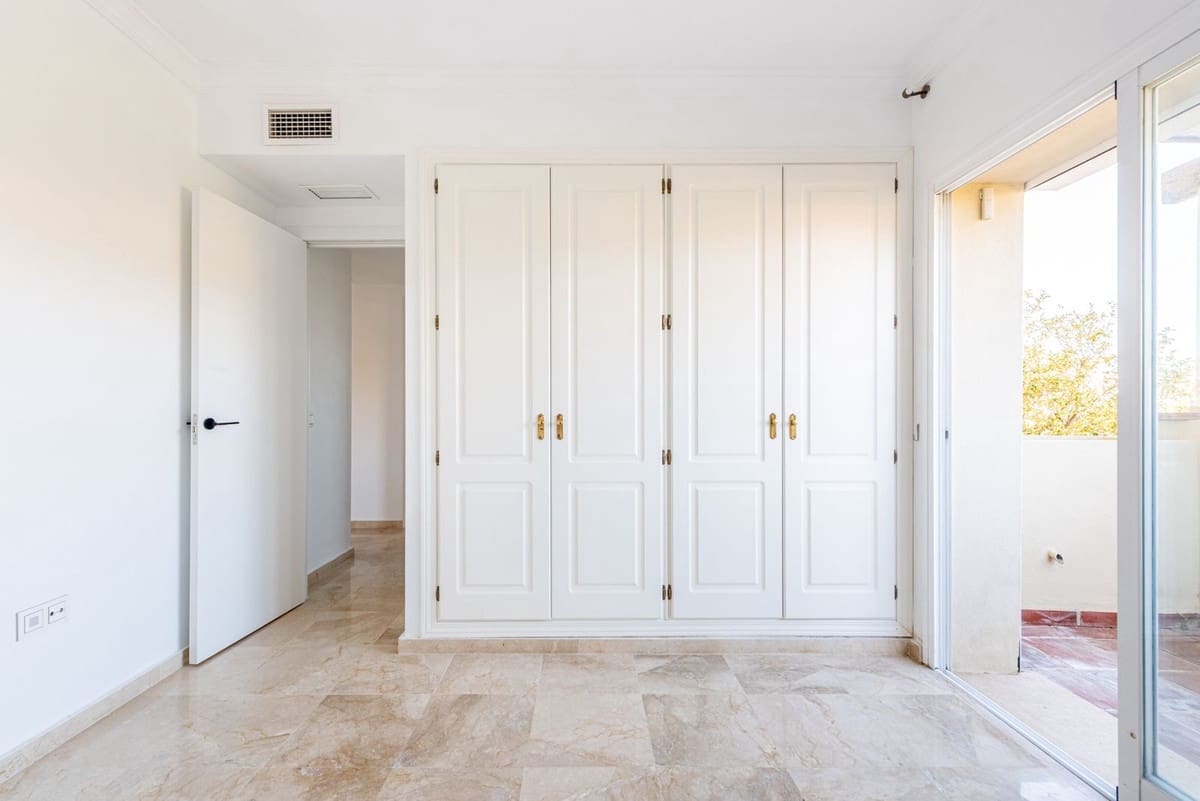 3 slaapkamer Appartement te koop in New Golden Mile met zwembad garage - € 449.000 (Ref: 9803792)