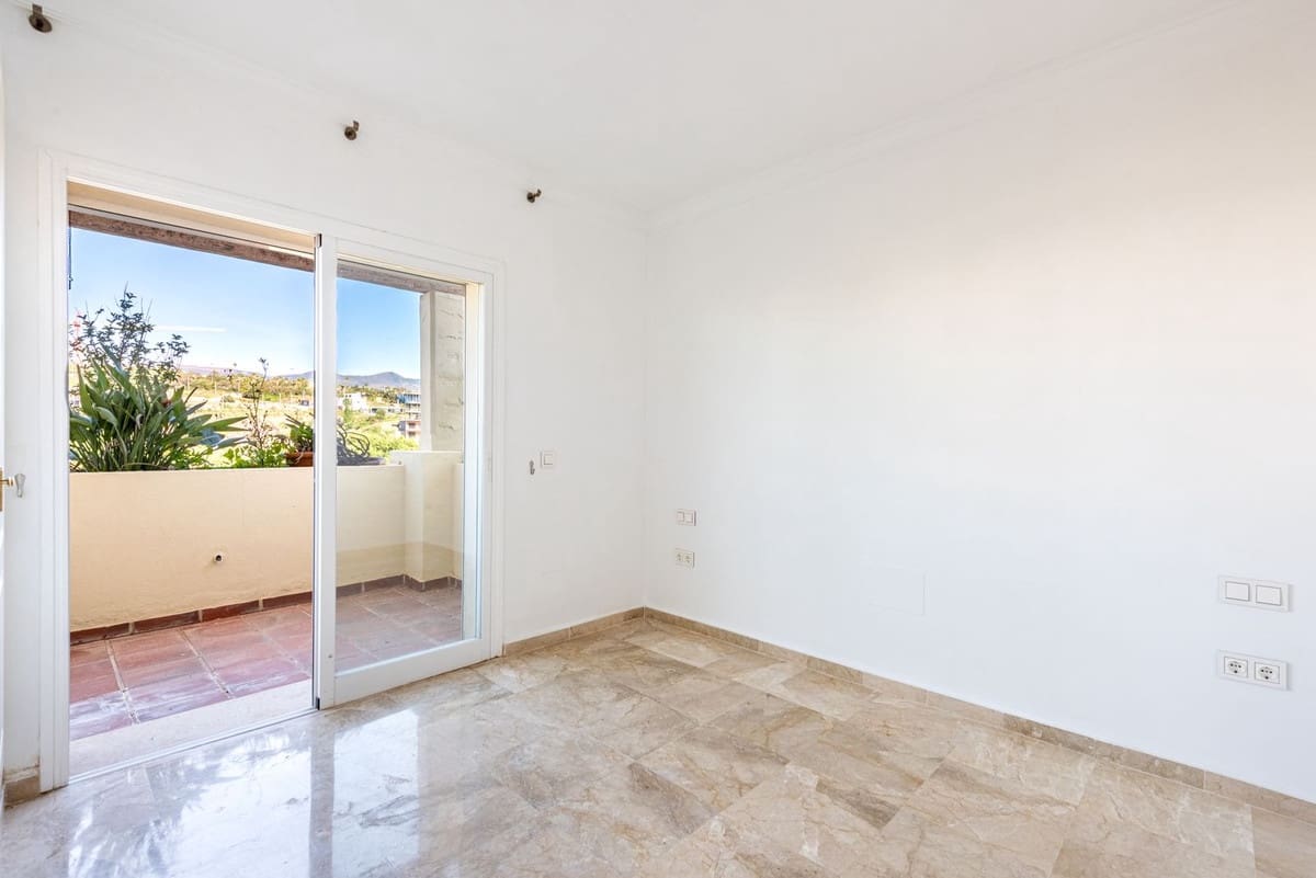 3 slaapkamer Appartement te koop in New Golden Mile met zwembad garage - € 449.000 (Ref: 9803792)