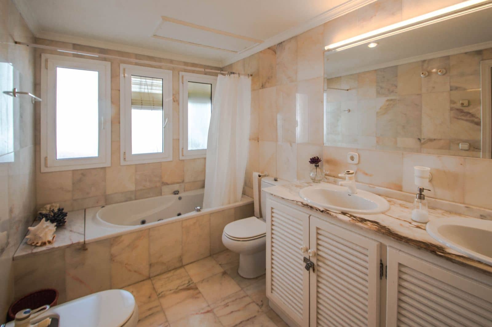 4 soveværelse Semi-Rækkehus til salg i Mijas Costa med swimmingpool - € 1.200.000 (Ref: 9805651)