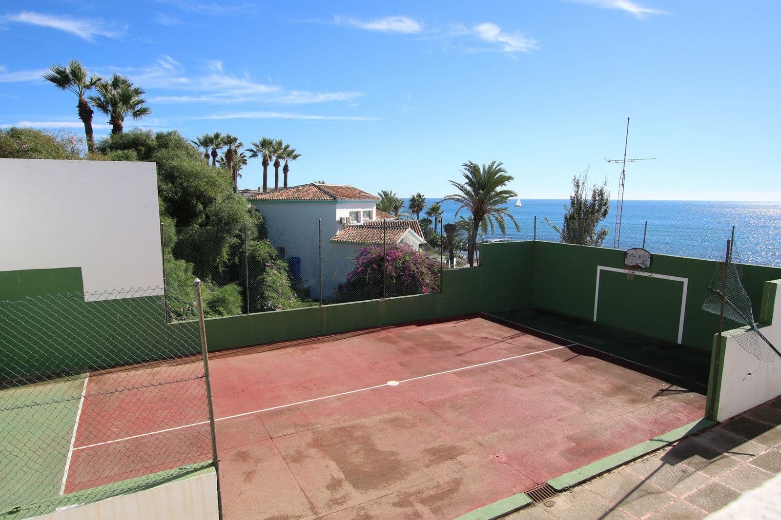 4 soveværelse Semi-Rækkehus til salg i Mijas Costa med swimmingpool - € 1.200.000 (Ref: 9805651)