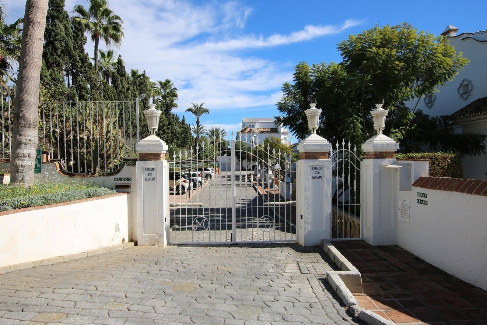 4 soveværelse Semi-Rækkehus til salg i Mijas Costa med swimmingpool - € 1.200.000 (Ref: 9805651)