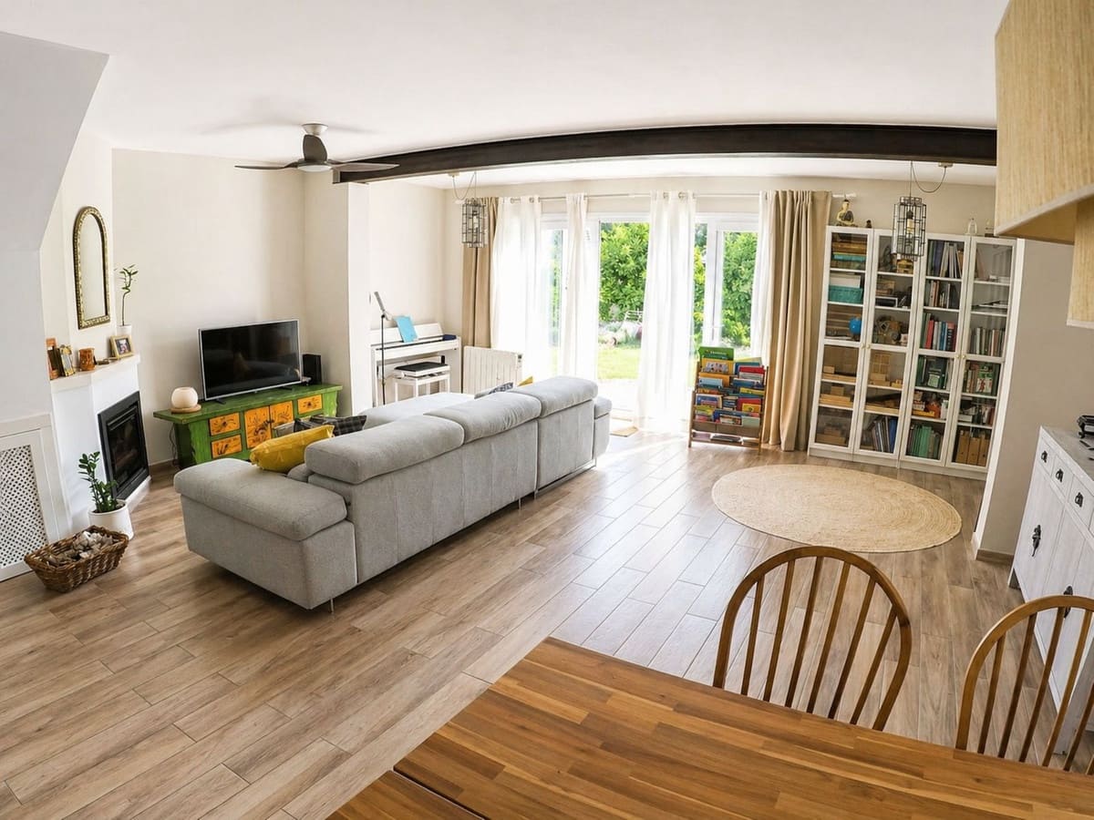 3 bedroom Townhouse for sale in Benahavis with pool - € 439,000 (Ref: 9805801)