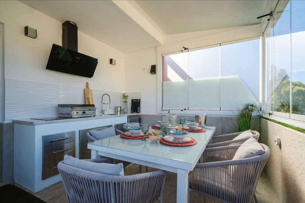 3 Zimmer Penthouse zu verkaufen in Benalmadena Costa mit Pool Garage - 629.000 € (Ref: 9807399)