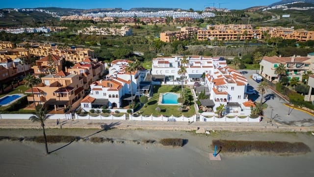 Casa de 3 habitaciones en Casares en venta con piscina - 998.000 € (Ref: 9807401)
