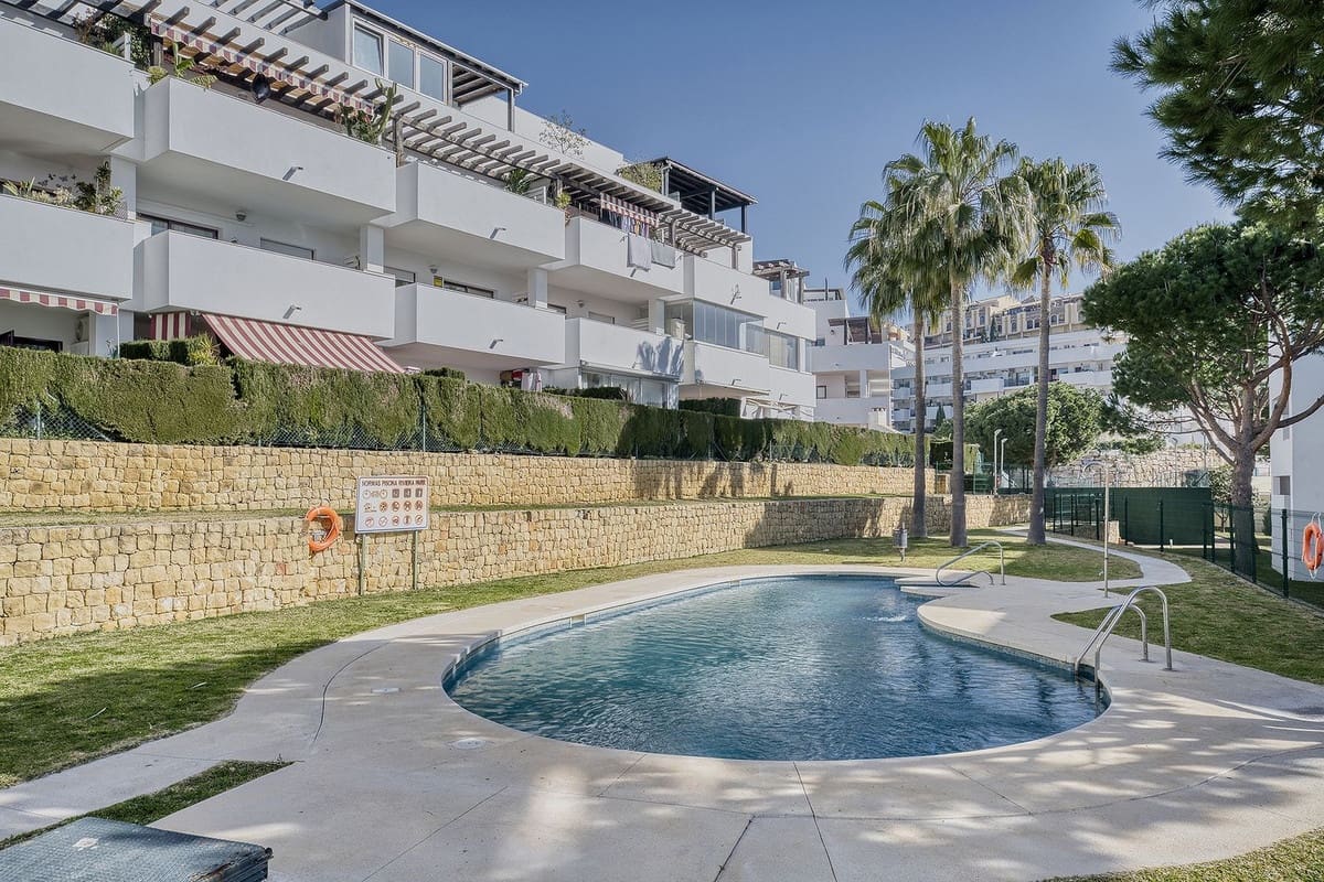 2 bedroom Apartment for sale in Riviera del Sol with pool garage - € 295,000 (Ref: 9808935)