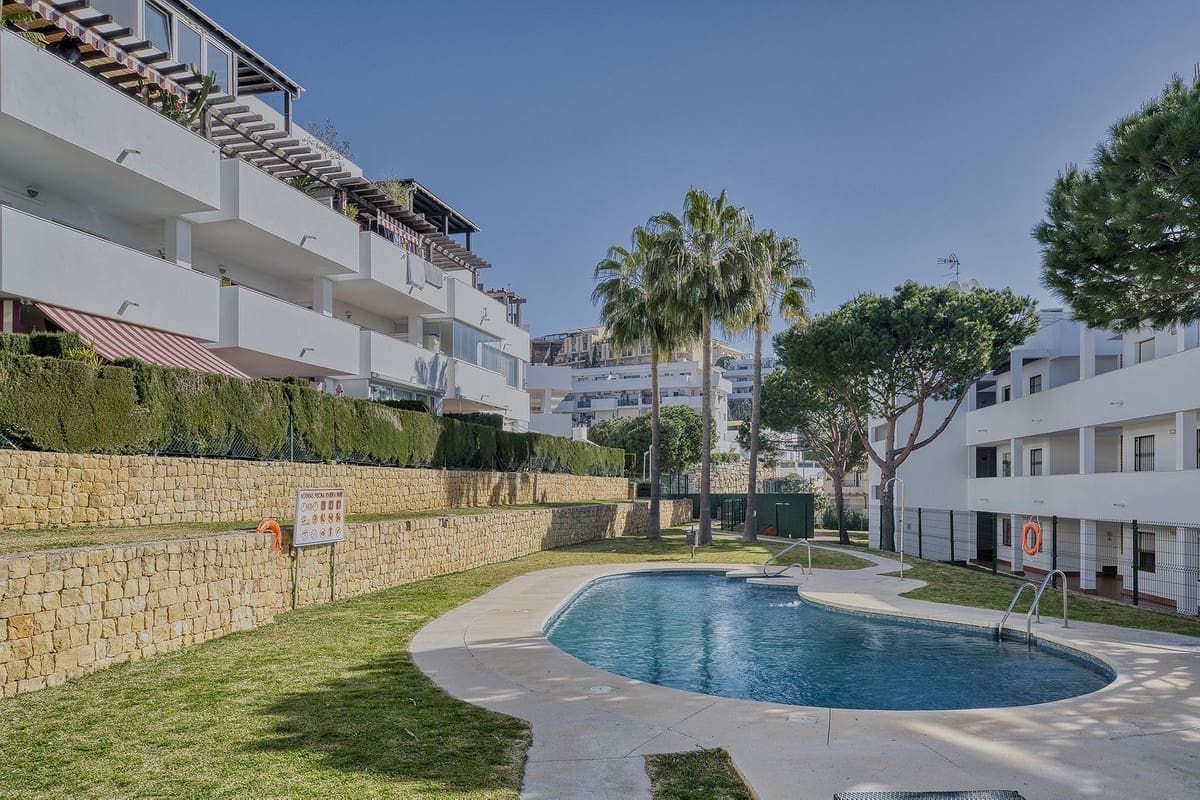 2 bedroom Apartment for sale in Riviera del Sol with pool garage - € 295,000 (Ref: 9808935)