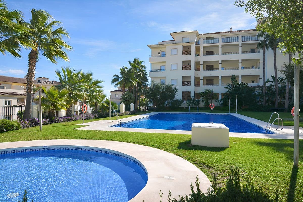 2 bedroom Apartment for sale in La Cala de Mijas with pool garage - € 329,000 (Ref: 9809661)