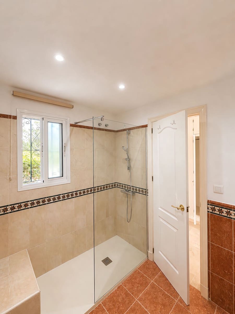 2 sovrum Lägenhet till salu i Estepona med pool - 690 000 € (Ref: 9815380)