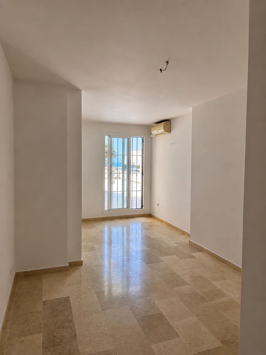 2 sovrum Lägenhet till salu i Estepona med pool - 690 000 € (Ref: 9815380)