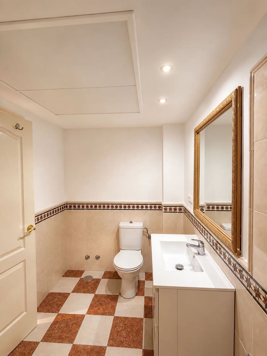 2 sovrum Lägenhet till salu i Estepona med pool - 690 000 € (Ref: 9815380)
