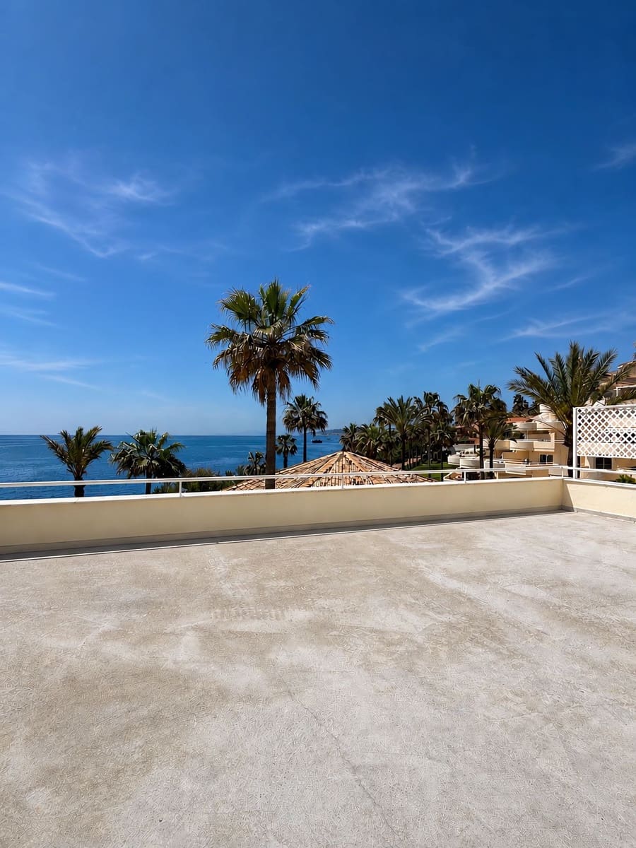 2 sovrum Lägenhet till salu i Estepona med pool - 690 000 € (Ref: 9815380)
