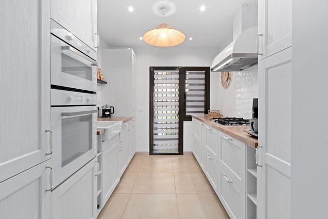 Ático de 3 habitaciones en Valle Romano Golf, Estepona en venta con piscina garaje - 575.000 € (Ref: 9815381)