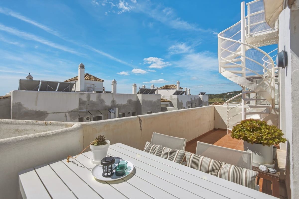 2 bedroom Penthouse for sale in Estepona with pool garage - € 275,000 (Ref: 9821740)