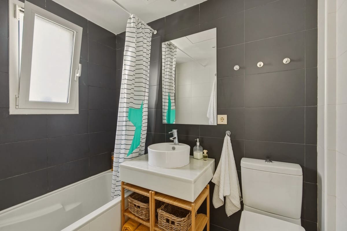 2 bedroom Penthouse for sale in Estepona with pool garage - € 275,000 (Ref: 9821740)