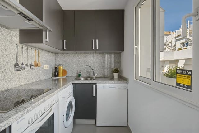 2 soverom Penthouse til salgs i Estepona med svømmebasseng garasje - € 275 000 (Ref: 9821740)