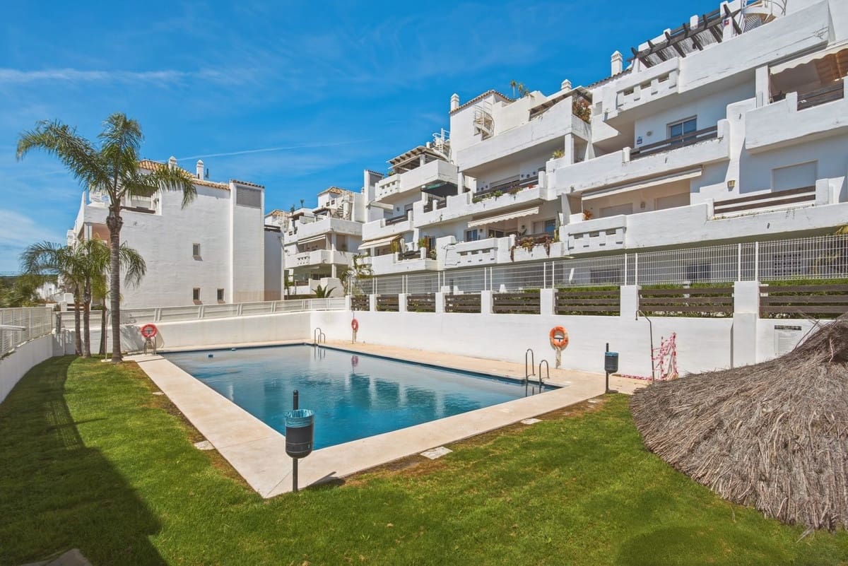 2 bedroom Penthouse for sale in Estepona with pool garage - € 275,000 (Ref: 9821740)