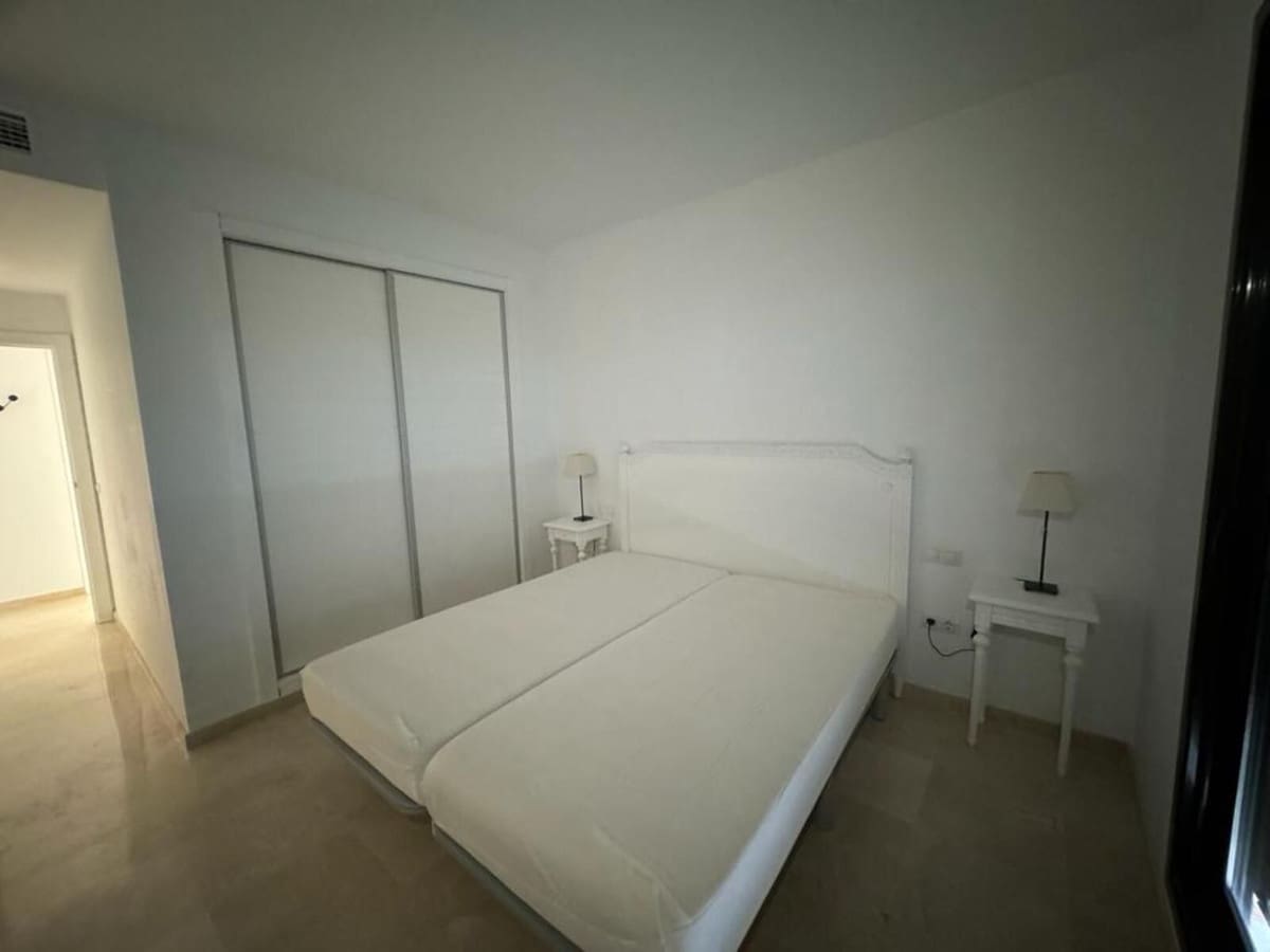 3 bedroom Penthouse for sale in Estepona with pool garage - € 485,000 (Ref: 9821743)