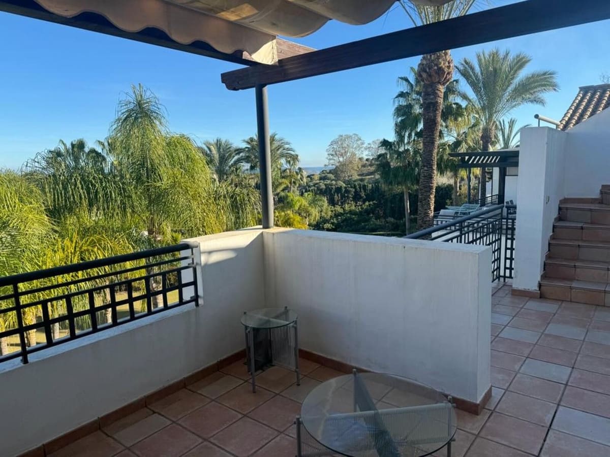 3 bedroom Penthouse for sale in Estepona with pool garage - € 485,000 (Ref: 9821743)