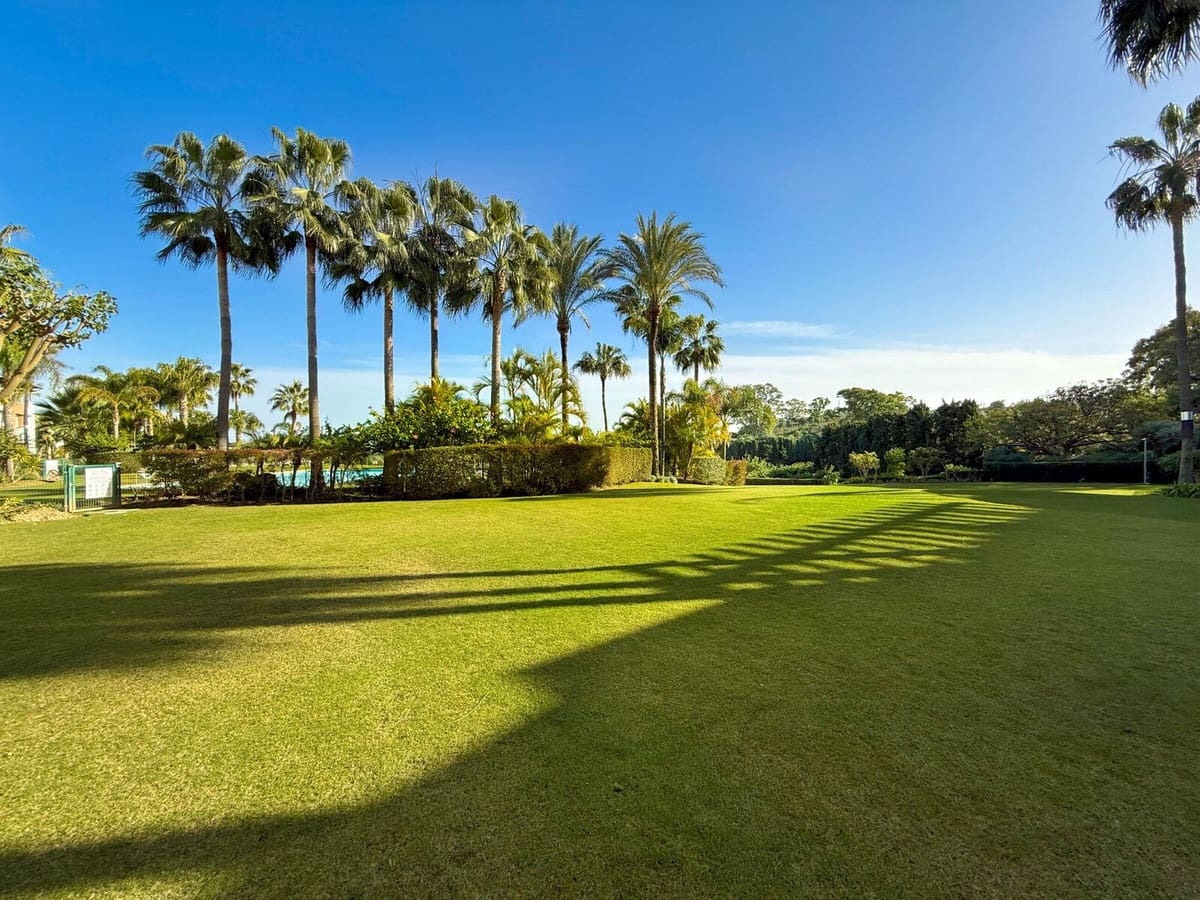 3 bedroom Penthouse for sale in Estepona with pool garage - € 485,000 (Ref: 9821743)