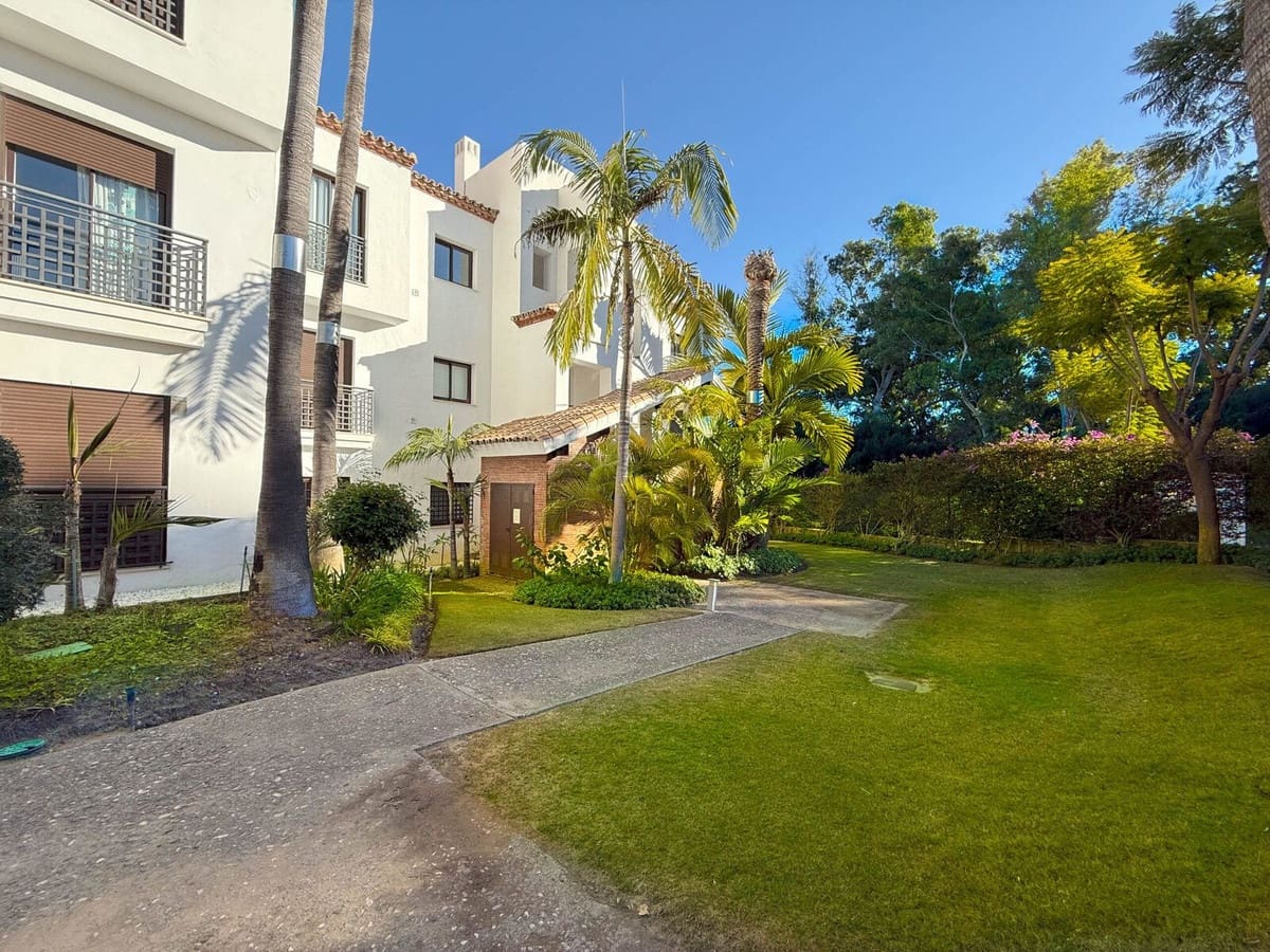3 bedroom Penthouse for sale in Estepona with pool garage - € 485,000 (Ref: 9821743)