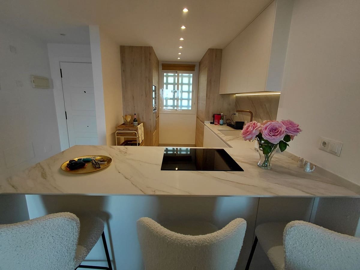 2 Zimmer Apartment zu verkaufen in Golden Mile mit Pool Garage - 679.000 € (Ref: 9826869)