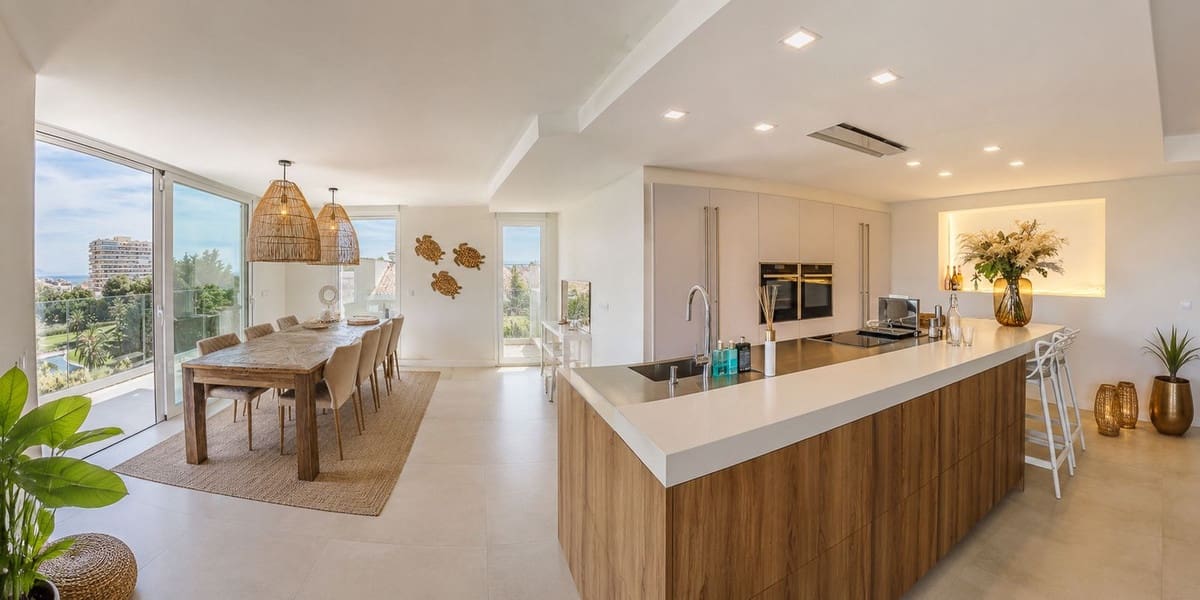 5 soveværelse Villa til salg i Torrequebrada med swimmingpool garage - € 1.799.000 (Ref: 9830245)