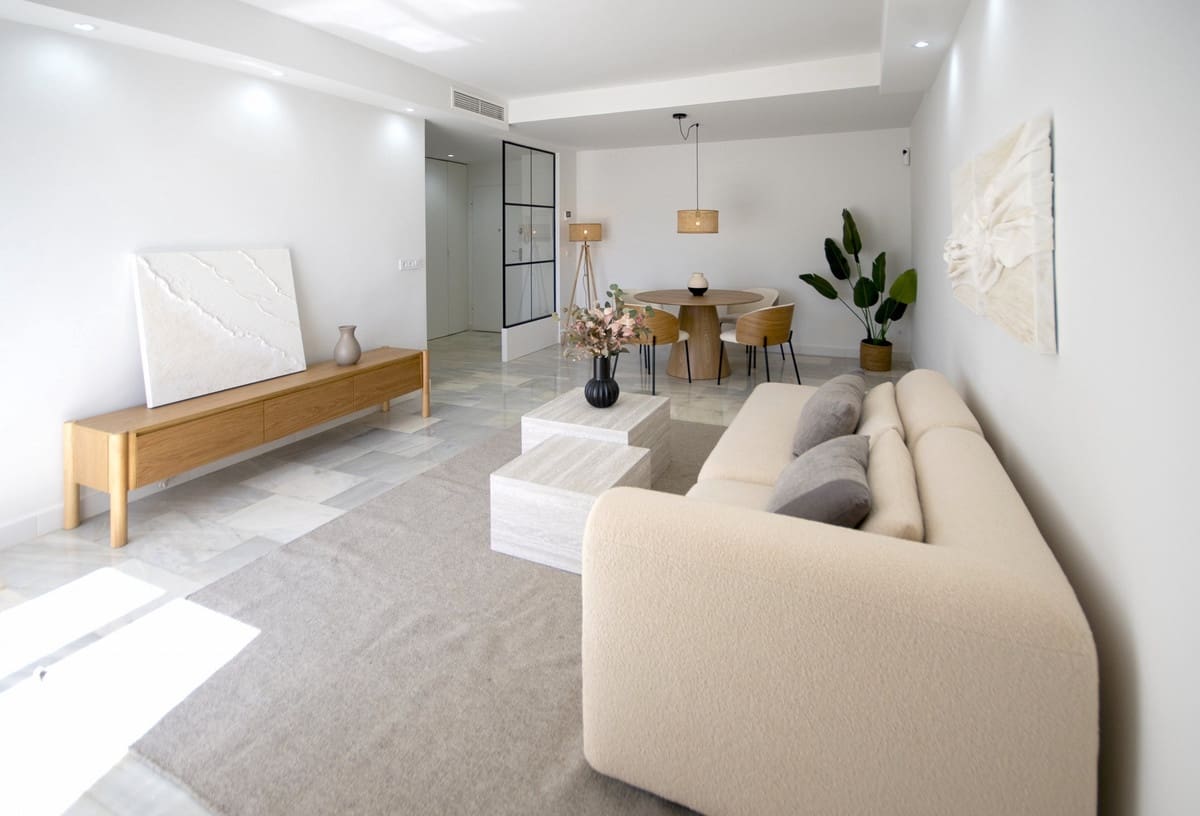 2 bedroom Beach Apartment for sale in Estepona with pool garage - € 399,000 (Ref: 9832835)