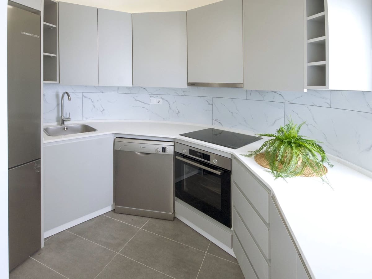 2 bedroom Beach Apartment for sale in Estepona with pool garage - € 399,000 (Ref: 9832835)