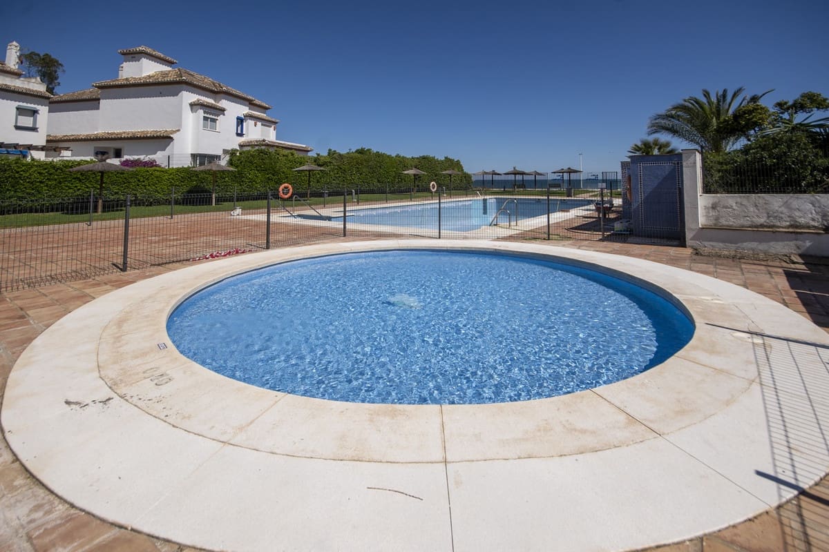 2 bedroom Beach Apartment for sale in Estepona with pool garage - € 399,000 (Ref: 9832835)