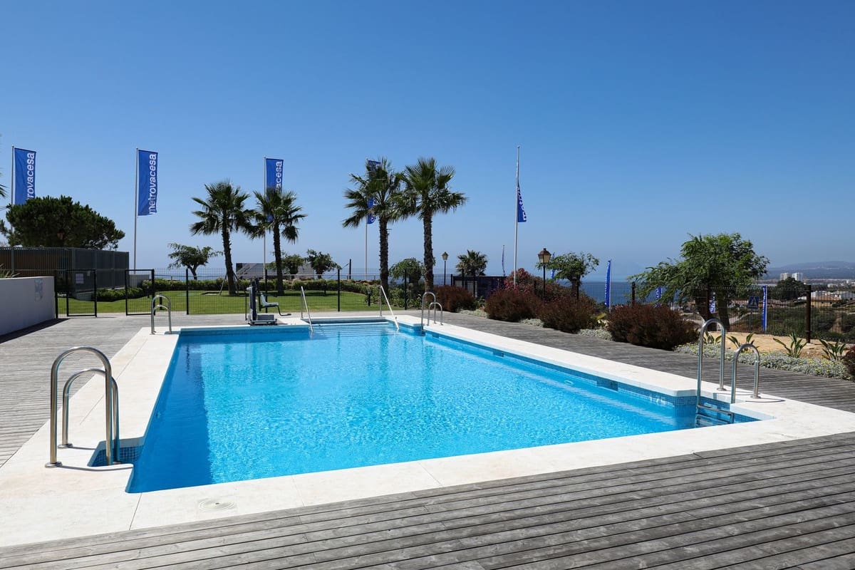 4 soveværelse Byhus til salg i Manilva med swimmingpool garage - € 495.000 (Ref: 9833000)