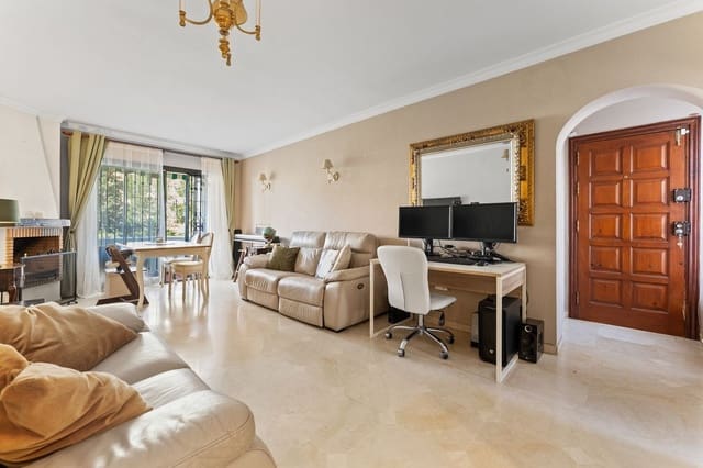 2 slaapkamer Appartement te koop in Riviera del Sol, Mijas met zwembad - € 294.000 (Ref: 9834892)