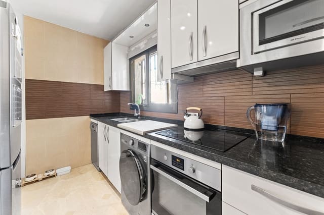 2 slaapkamer Appartement te koop in Riviera del Sol, Mijas met zwembad - € 294.000 (Ref: 9834892)