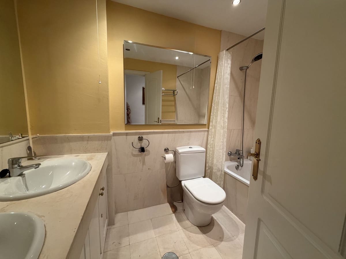2 bedroom Beach Apartment for sale in Calahonda with pool garage - € 535,000 (Ref: 9838340)
