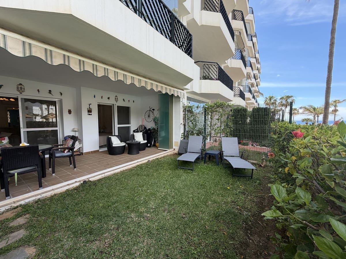 2 bedroom Beach Apartment for sale in Calahonda with pool garage - € 535,000 (Ref: 9838340)