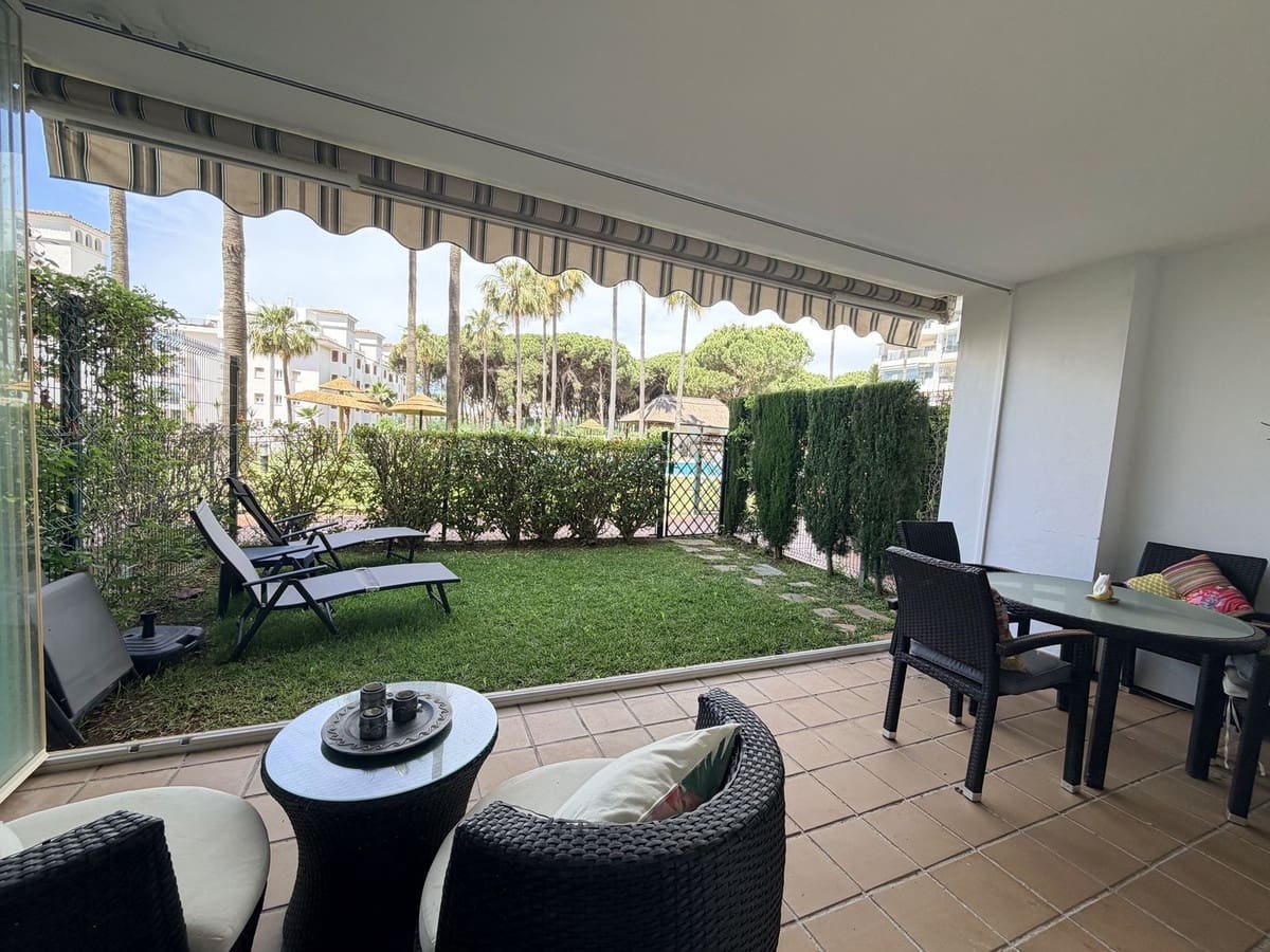 2 bedroom Beach Apartment for sale in Calahonda with pool garage - € 535,000 (Ref: 9838340)