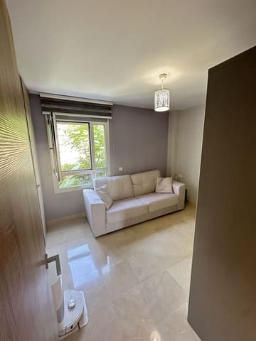 Apartamento de 3 habitaciones en Benahavís en venta con piscina garaje - 650.000 € (Ref: 9839966)