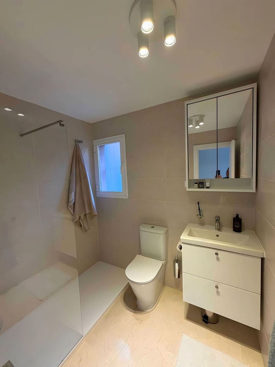 2 bedroom Beach Apartment for sale in Estepona with pool garage - € 499,000 (Ref: 9841914)