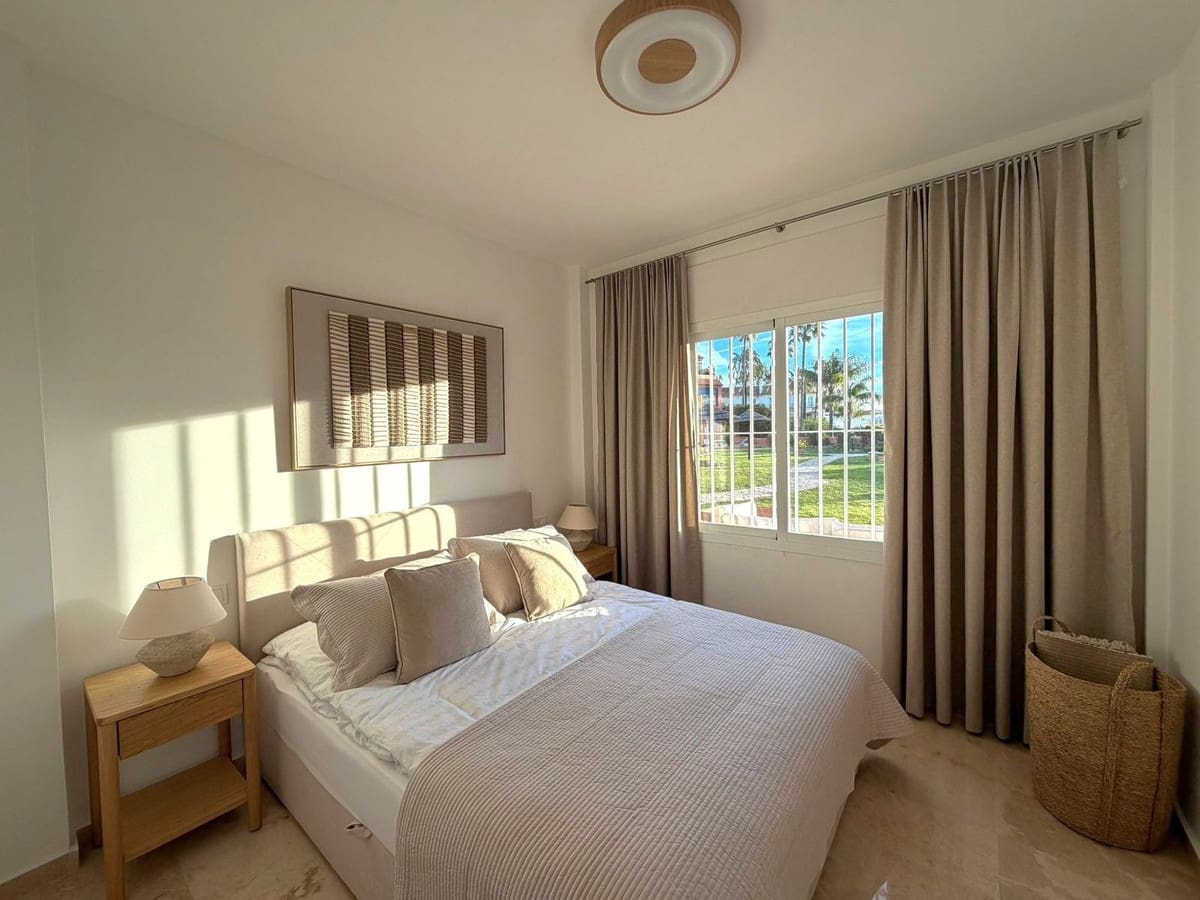 2 bedroom Beach Apartment for sale in Estepona with pool garage - € 499,000 (Ref: 9841914)