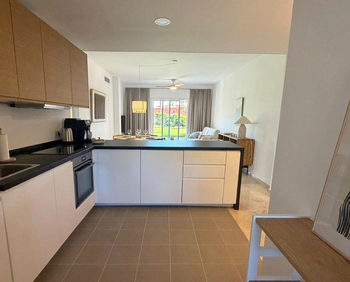 2 bedroom Beach Apartment for sale in Estepona with pool garage - € 499,000 (Ref: 9841914)