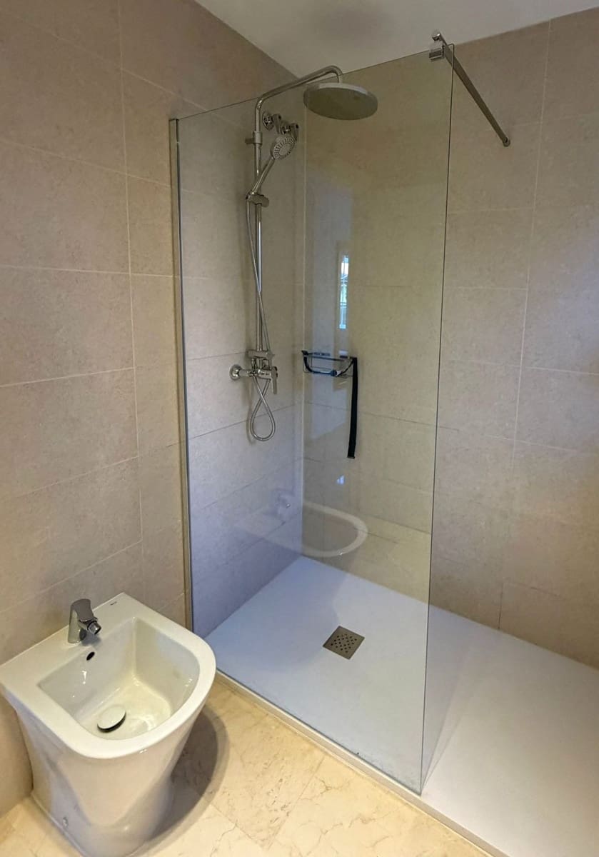 2 bedroom Beach Apartment for sale in Estepona with pool garage - € 499,000 (Ref: 9841914)