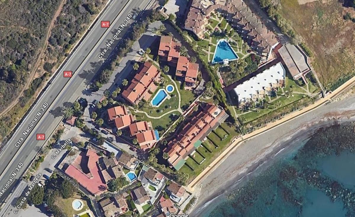 2 bedroom Beach Apartment for sale in Estepona with pool garage - € 499,000 (Ref: 9841914)