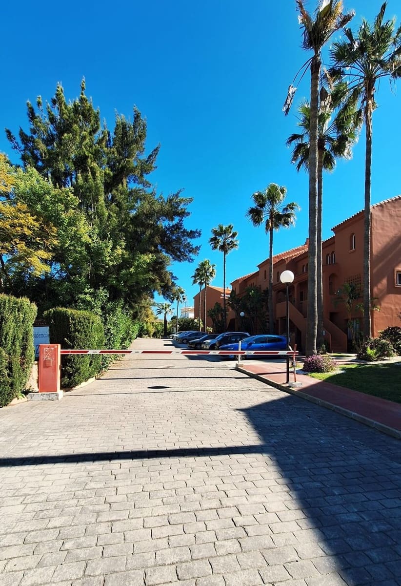 2 bedroom Beach Apartment for sale in Estepona with pool garage - € 499,000 (Ref: 9841914)